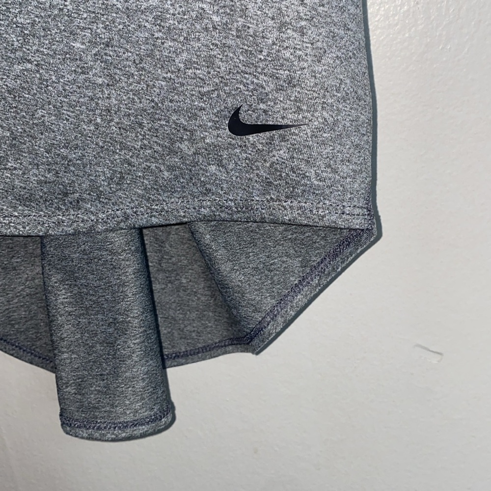 🪼Grey Nike Dri-fit workout top! - Picture 3 of 8